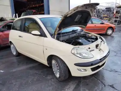 Veículo de Sucata lancia ypsilon (101) 1.4 16v oro (10.2006->) do ano 2001 alimentado 