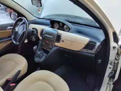 Veículo de Sucata lancia ypsilon (101) 1.4 16v oro (10.2006->) do ano 2001 alimentado 