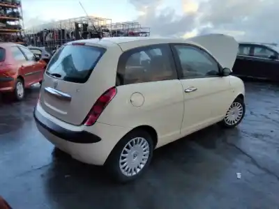 Veículo de Sucata lancia ypsilon (101) 1.4 16v oro (10.2006->) do ano 2001 alimentado 