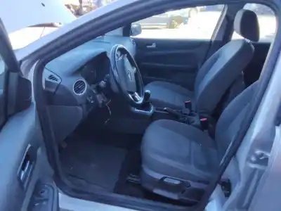 Veículo de Sucata ford focus berlina (cap) ambiente (d) do ano 2001 alimentado 