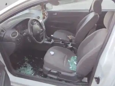 Veículo de Sucata ford focus berlina (cap) ambiente (d) do ano 2001 alimentado 