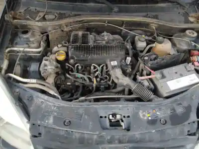 Veículo de Sucata dacia sandero ambiance do ano 2001 alimentado 