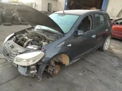 Veículo de Sucata dacia sandero ambiance do ano 2001 alimentado 
