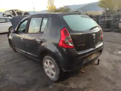 Veículo de Sucata dacia sandero ambiance do ano 2001 alimentado 