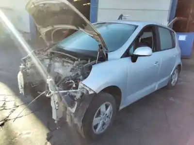 Veicolo di demolizione renault scenic iii bose edition dell'anno 2001 alimentato 