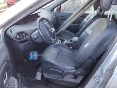 Veicolo di demolizione renault scenic iii bose edition dell'anno 2001 alimentato 