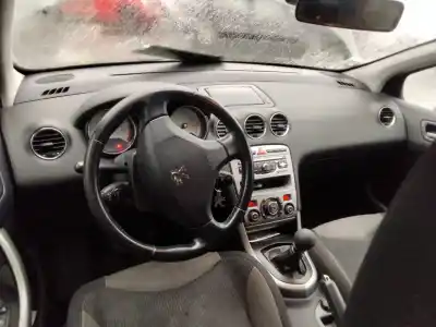 Veicolo di demolizione peugeot 308 access dell'anno 2001 alimentato 