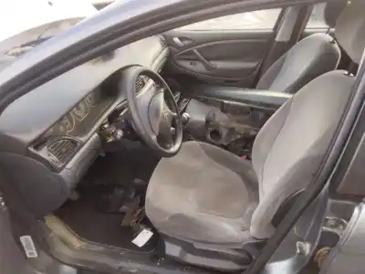 Veicolo di demolizione citroen c5 berlina lx (e) dell'anno 2001 alimentato 