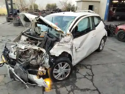 Veicolo di demolizione toyota aygo x-cite dell'anno 2001 alimentato 1kr