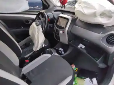 Veicolo di demolizione toyota aygo x-cite dell'anno 2001 alimentato 1kr