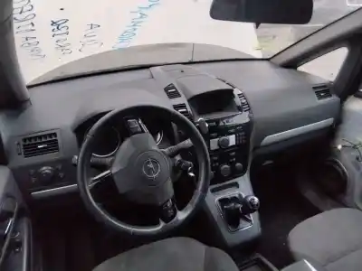 Veículo de Sucata opel zafira b cosmo do ano 2001 alimentado a17dtj