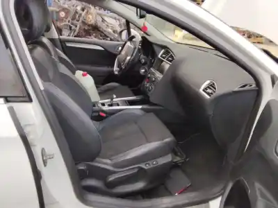 Sloopvoertuig citroen c4 lim. exclusive van het jaar 2001 aangedreven 