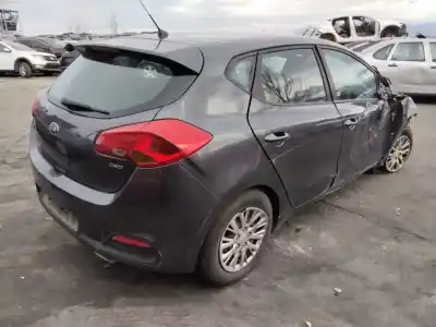 Veicolo di demolizione kia ceed (jd) 1.4 concept dell'anno 2001 alimentato 