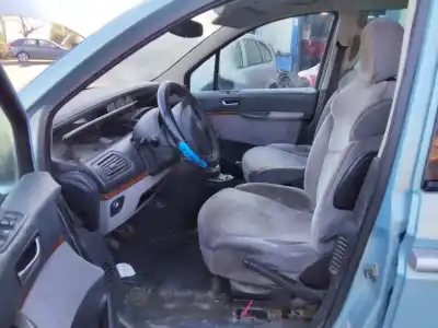 Sloopvoertuig citroen c8 2.0 hdi premier van het jaar 2001 aangedreven 