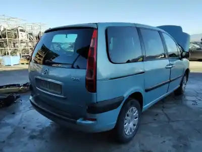 Sloopvoertuig citroen c8 2.0 hdi premier van het jaar 2001 aangedreven 