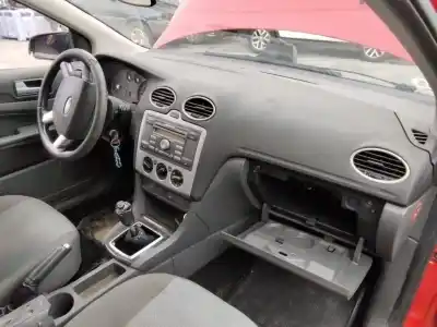 Veículo de Sucata ford focus berlina (cap) ambiente (d) do ano 2001 alimentado hhda