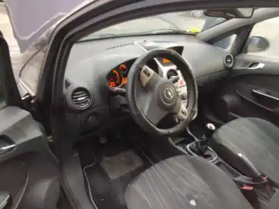 Veículo de Sucata opel corsa d ´´111 years´´ do ano 2001 alimentado z13dth
