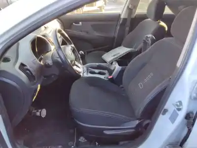 Veicolo di demolizione KIA SPORTAGE  dell'anno 2001 alimentato D4FD