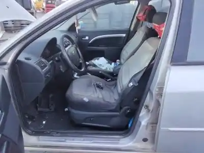 Veicolo di demolizione FORD MONDEO BERLINA (GE)  dell'anno 2001 alimentato 