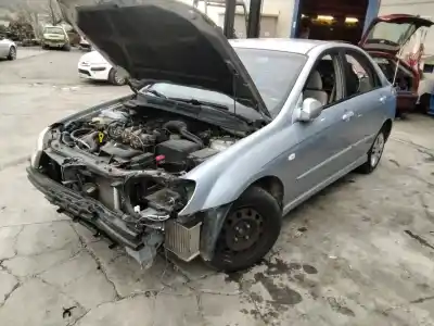 Veicolo di demolizione kia cerato 2.0 ex crdi berlina dell'anno 2001 alimentato d4ea