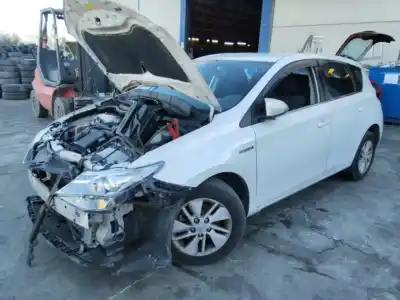 Veículo de Sucata toyota auris hybrid active do ano 2001 alimentado 