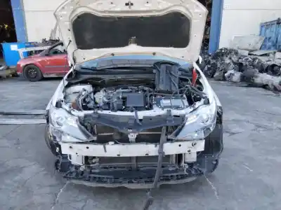 Veículo de Sucata toyota auris hybrid active do ano 2001 alimentado 