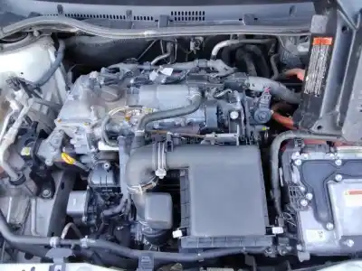 Veículo de Sucata toyota auris hybrid active do ano 2001 alimentado 