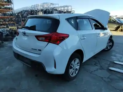 Veículo de Sucata toyota auris hybrid active do ano 2001 alimentado 