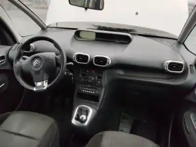 Verschrottungsfahrzeug citroen c3 picasso exclusive des jahres 2001 angetrieben 