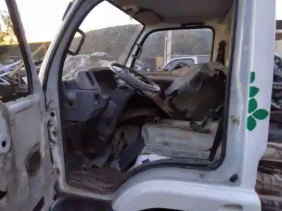 Veicolo di demolizione nissan cabstar e cabina simple cabina individual dell'anno 2001 alimentato 