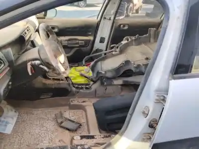 Veículo de Sucata citroen c3 picasso feel do ano 2001 alimentado 