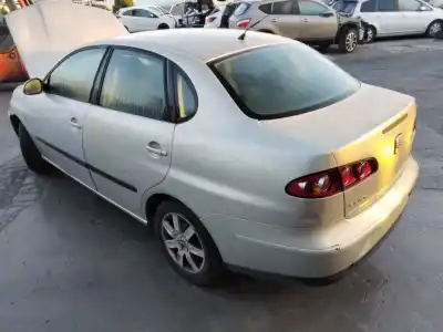 Veículo de Sucata seat cordoba berlina (6l2) fresh do ano 2001 alimentado 