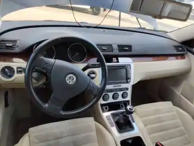 Veículo de Sucata volkswagen passat b6 (3c2) 2.0 tdi 16v do ano 2001 alimentado 0
