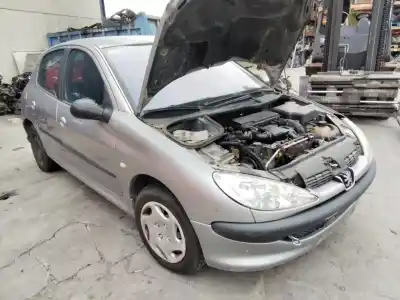 Veículo de Sucata peugeot 206 berlina e-music do ano 2001 alimentado 