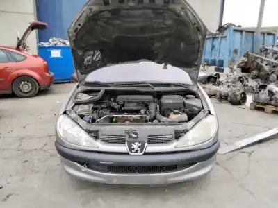 Veículo de Sucata peugeot 206 berlina e-music do ano 2001 alimentado 