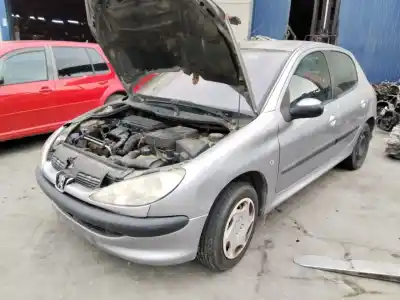 Veículo de Sucata peugeot 206 berlina e-music do ano 2001 alimentado 