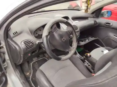 Veículo de Sucata peugeot 206 berlina e-music do ano 2001 alimentado 