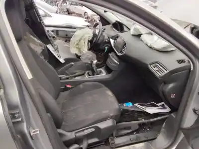 Veículo de Sucata peugeot 308 active do ano 2001 alimentado 9h05