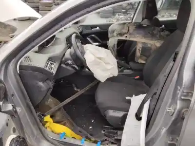 Veículo de Sucata peugeot 308 active do ano 2001 alimentado 9h05