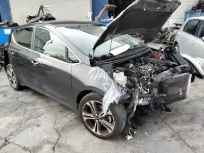 Scrapping Vehicle kia ceed drive 136 cv / 100 kw of the year 2001 powered d4fb