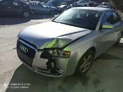 Veicolo di demolizione audi a4 berlina (8e) blb dell'anno 2001 alimentato blb
