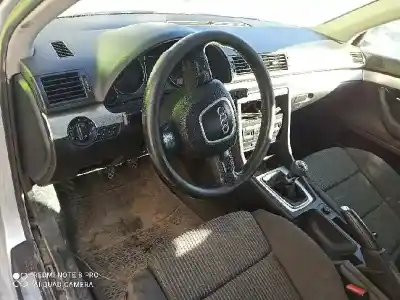 Veicolo di demolizione audi a4 berlina (8e) blb dell'anno 2001 alimentato blb