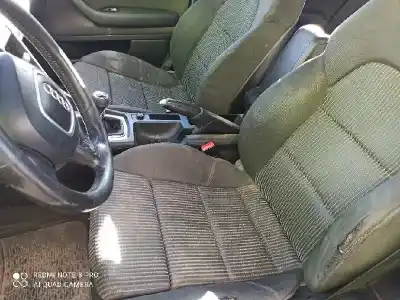 Veicolo di demolizione audi a4 berlina (8e) blb dell'anno 2001 alimentato blb