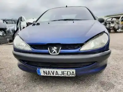 Sloopvoertuig peugeot                                            206 berlina                                                                                                                                                                                                                                                xr                                                                                                                                                                                                                                                         van het jaar 2001 aangedreven 8hx