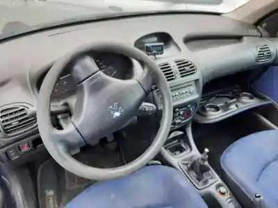 Sloopvoertuig peugeot                                            206 berlina                                                                                                                                                                                                                                                xr                                                                                                                                                                                                                                                         van het jaar 2001 aangedreven 8hx