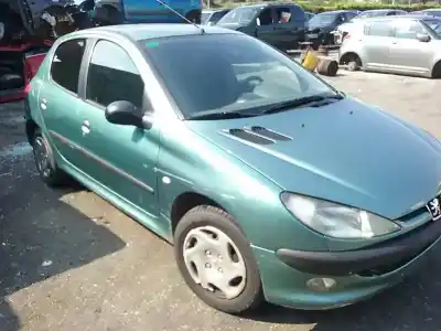 Véhicule à la ferraille PEUGEOT                                            206 BERLINA                                                                                                                                                                                                                                                XT                                                                                                                                                                                                                                                         de l'année 2000 alimenté RHY