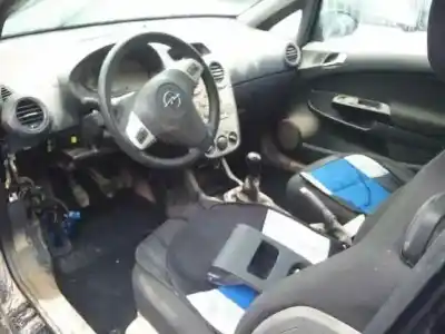 Sloopvoertuig opel corsa d cosmo van het jaar 2011 aangedreven a12xer