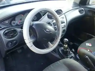 Veicolo di demolizione ford focus berlina (cap) ambiente (d) dell'anno 2004 alimentato f9da