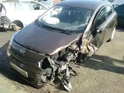 Vehicul casat kia rio (yb) concept al anului 2011 alimentat g4la