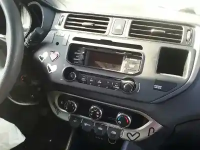 Vehicul casat kia rio (yb) concept al anului 2011 alimentat g4la